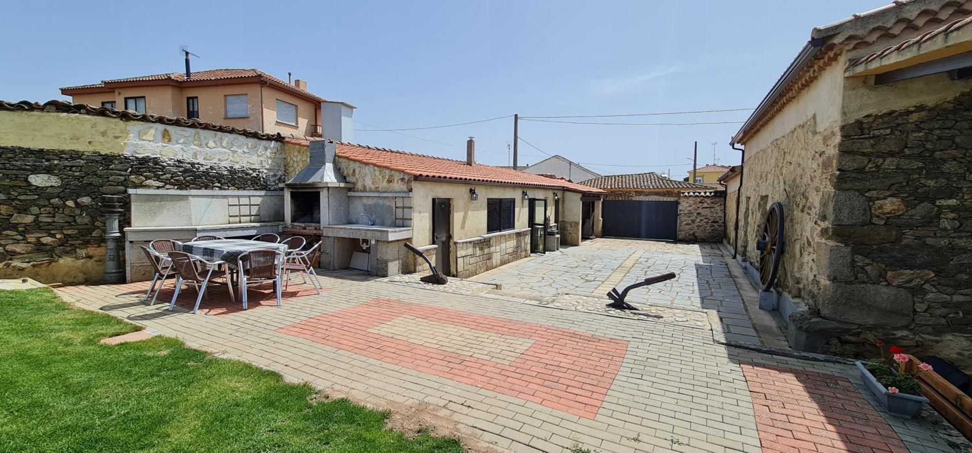 El Almendro Del Cura Villa Villarmayor  Exterior photo